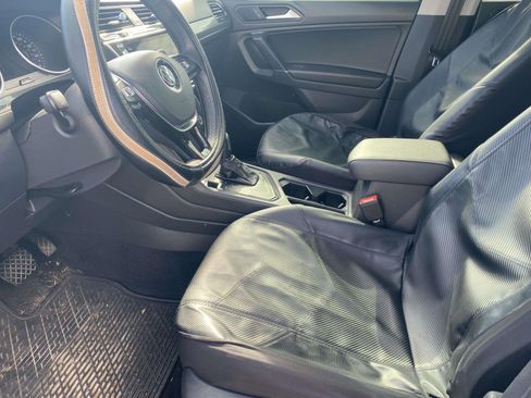 Used 2020 Volkswagen Tiguan SE w/ Panoramic Sunroof Package image 13