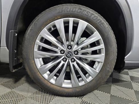 Used 2024 Toyota Highlander Platinum image 13