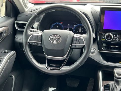 Used 2023 Toyota Highlander Platinum FWD image 45