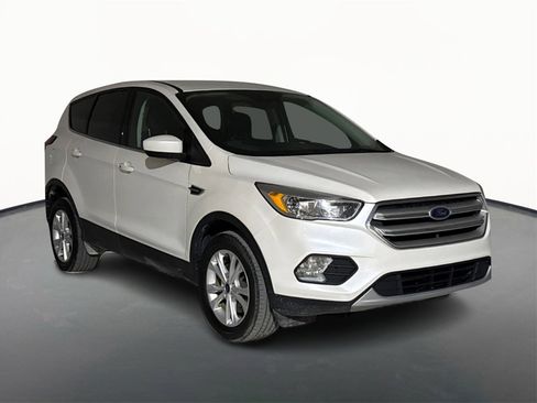 Used 2019 Ford Escape SE image 3