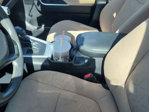 Used 2021 Toyota RAV4 XLE w/ Convenience Package FWD image 3