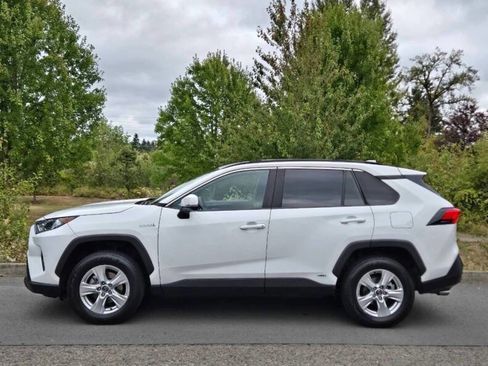 Used 2020 Toyota RAV4 XLE w/ Convenience Package AWD/4WD image 8