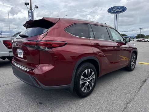 Used 2022 Toyota Highlander XLE FWD image 5