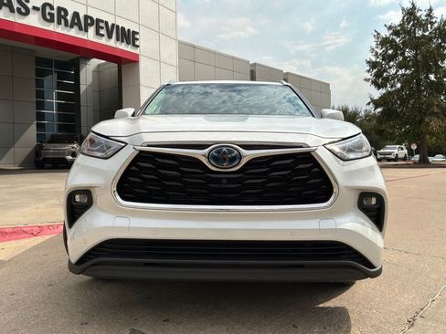 Used 2023 Toyota Highlander Limited AWD/4WD image 3