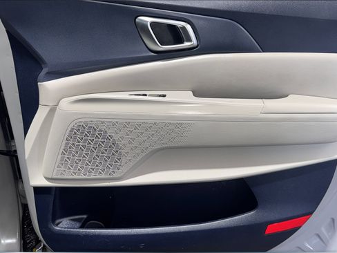 Used 2025 Kia Carnival EX image 35