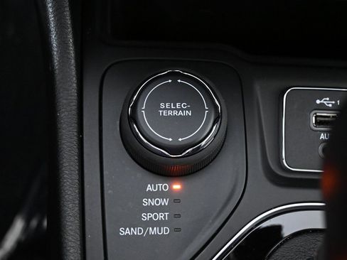 Used 2022 Jeep Cherokee Limited image 33