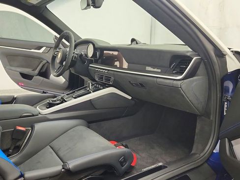 Used 2024 Porsche 911 Dakar image 44