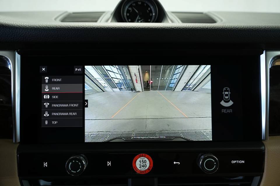 Certified 2026 Porsche Macan AWD/4WD image 19