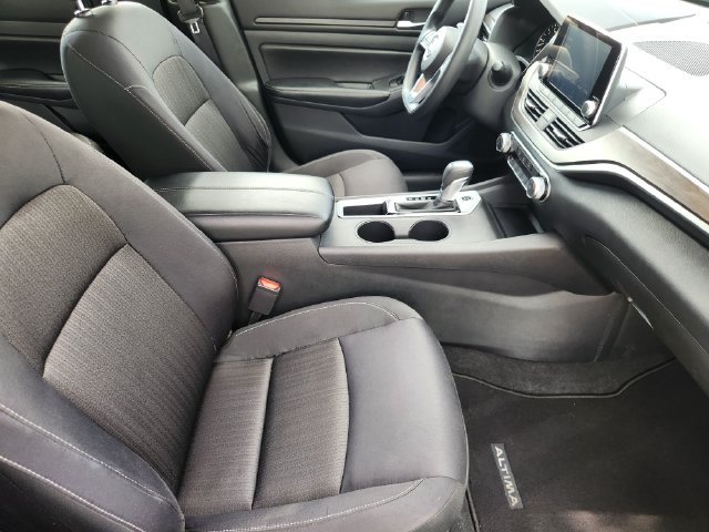 Used 2025 Nissan Altima 2.5 SV FWD image 14