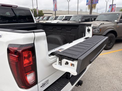 Used 2024 GMC Sierra 1500 Elevation AWD/4WD image 9
