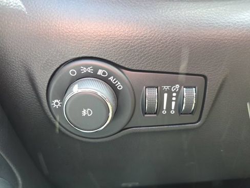 Used 2025 Jeep Compass Latitude w/ Altitude Special Edition AWD/4WD image 12