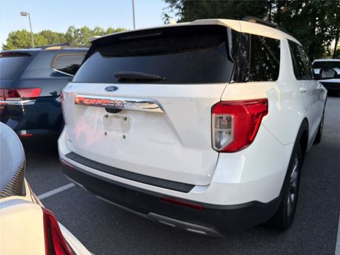 Used 2023 Ford Explorer XLT w/ Equipment Group 202A RWD image 5