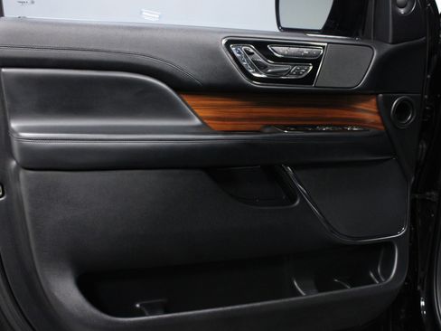 Used 2019 Lincoln Navigator L Select w/ Technology Package image 11