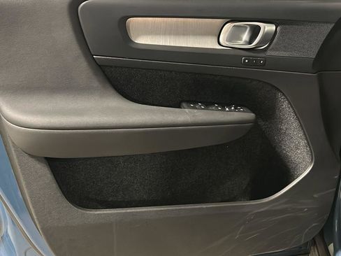Used 2025 Volvo XC40 B5 Core image 20