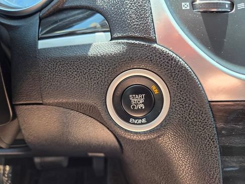 Used 2015 Chrysler 300 Limited RWD image 32