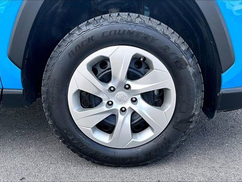 Used 2021 Toyota RAV4 LE w/ Carpet Mat Package (TMS) AWD/4WD image 9