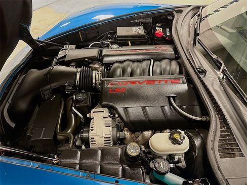 Used 2011 Chevrolet Corvette Coupe w/ 1LT image 30