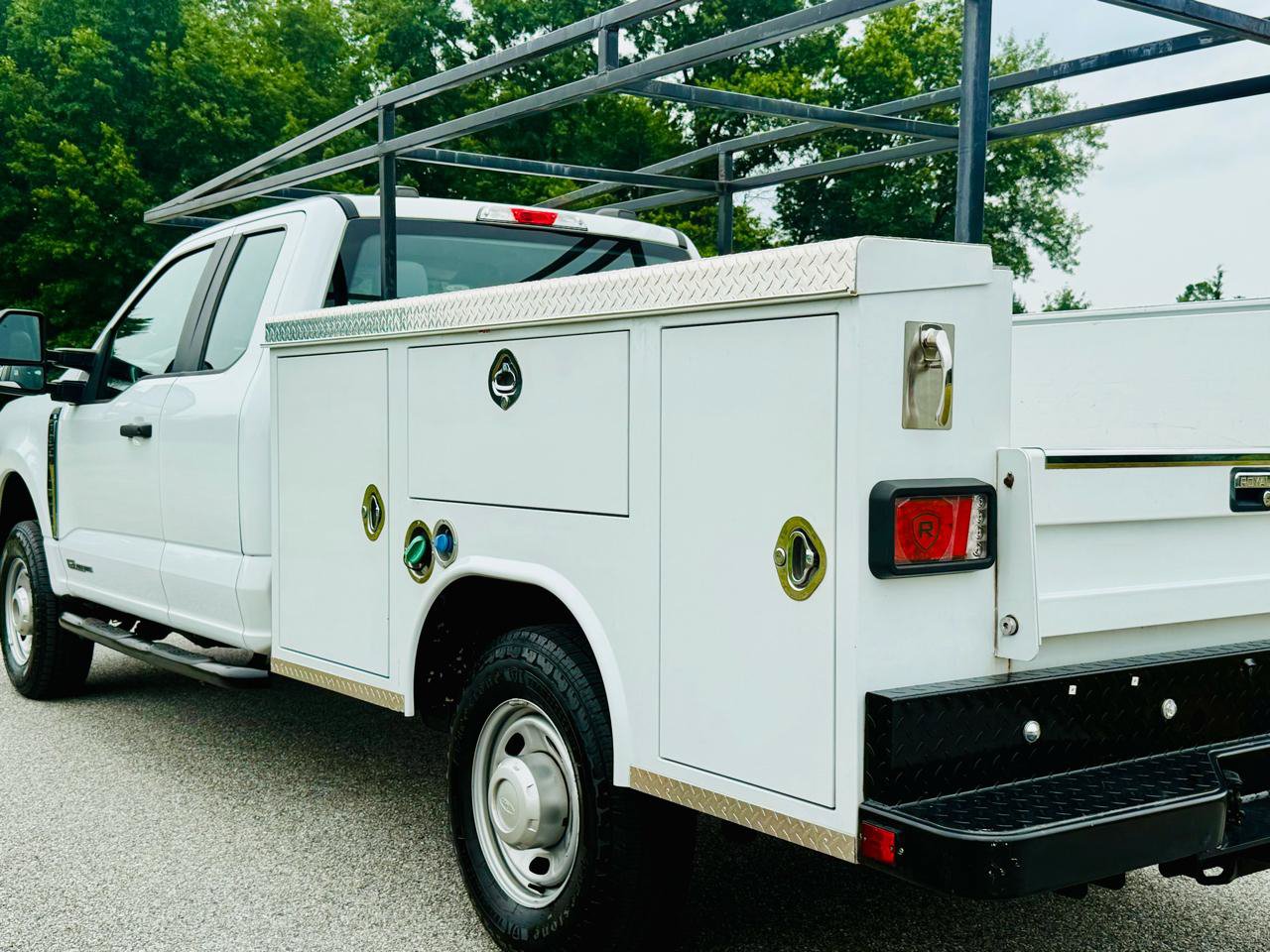 Used 2023 Ford F350 XL AWD/4WD image 4