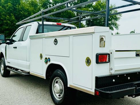 Used 2023 Ford F350 XL AWD/4WD image 4