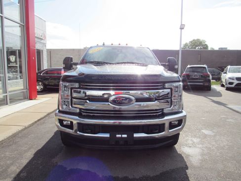 Used 2019 Ford F350 Lariat w/ Lariat Ultimate Package AWD/4WD image 3