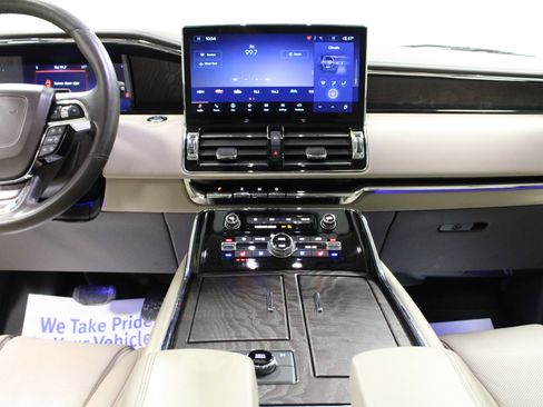 Used 2022 Lincoln Navigator Reserve image 19