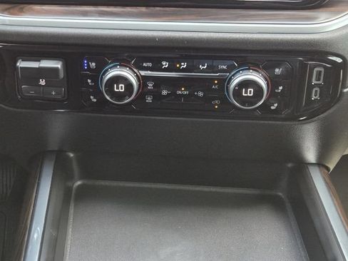 Used 2025 GMC Sierra 2500 SLT w/ SLT Premium Package AWD/4WD image 16