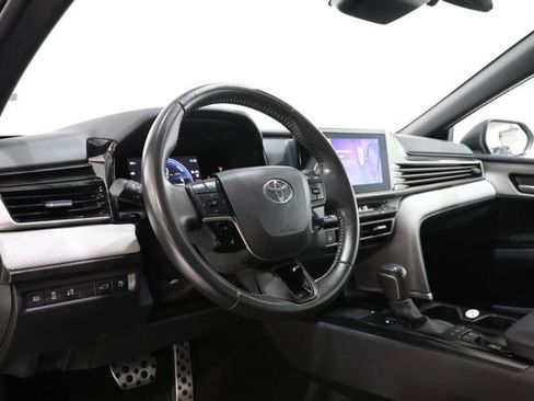 Used 2025 Toyota Camry SE FWD image 16