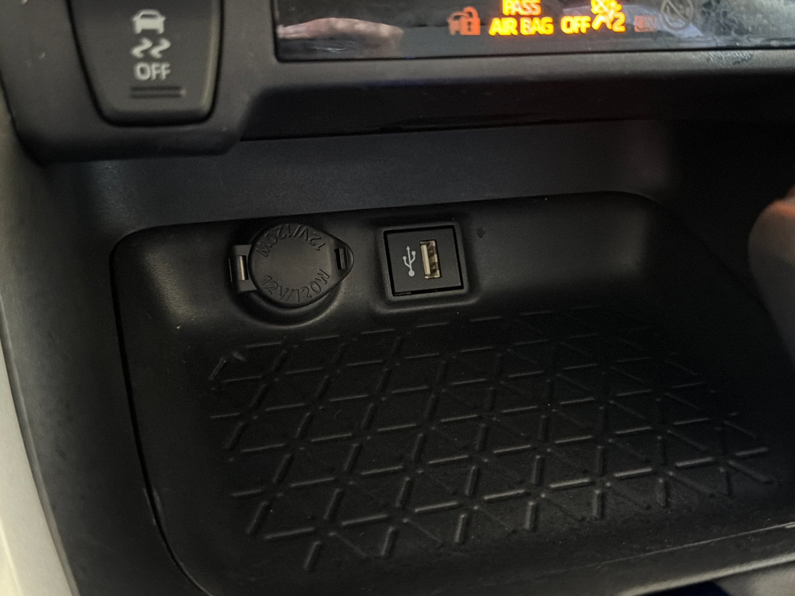Used 2025 Toyota RAV4 LE AWD/4WD image 25