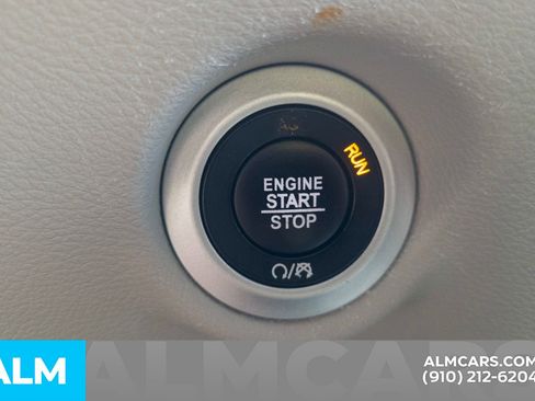 Used 2022 Chrysler Voyager LX image 10