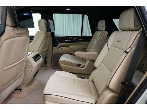 Used 2024 Cadillac Escalade Premium Luxury AWD/4WD image 24