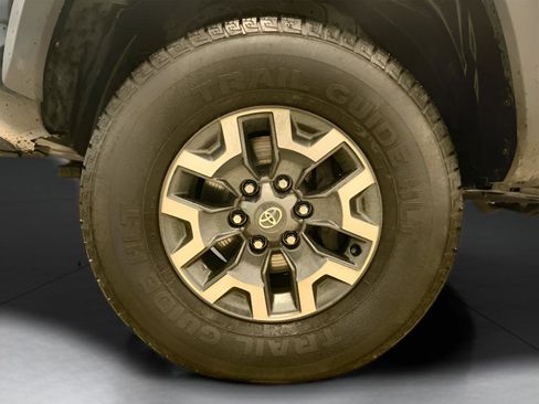 Used 2021 Toyota Tacoma TRD Off-Road image 10