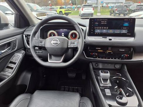 Certified 2025 Nissan Rogue Platinum w/ Tech Package AWD/4WD image 9