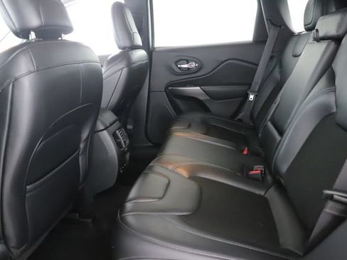 Used 2020 Jeep Cherokee Latitude Plus AWD/4WD image 28