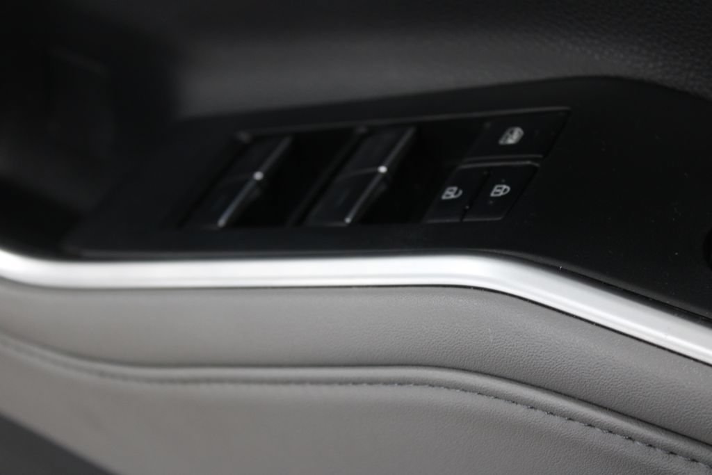 Used 2023 Toyota Highlander Limited FWD image 42