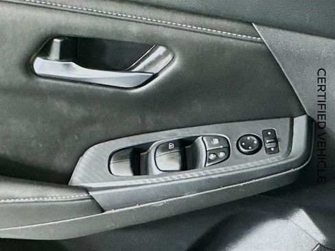 Certified 2025 Nissan Sentra SV FWD image 18