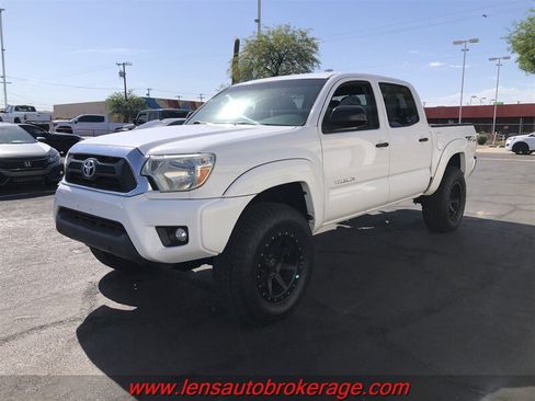 Used 2015 Toyota Tacoma 4x4 Double Cab w/ TRD Off-Road Package image 4