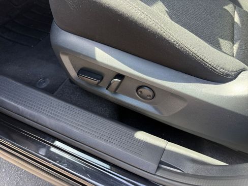 Used 2025 Nissan Rogue SV FWD image 22