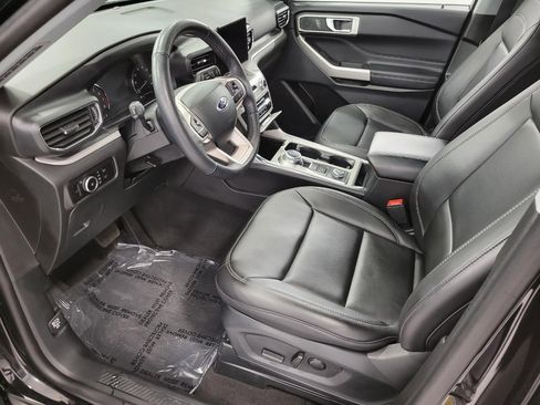 Used 2023 Ford Explorer XLT w/ Equipment Group 202A image 9
