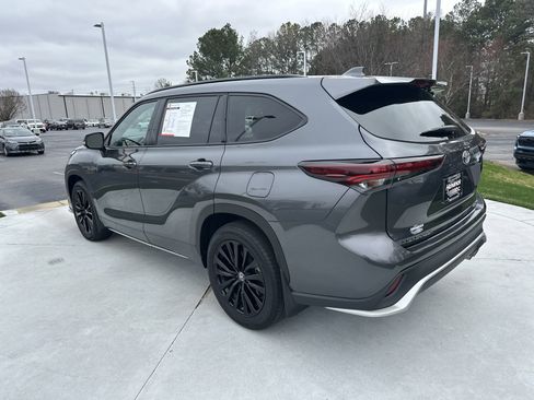 Certified 2025 Toyota Highlander XSE image 8