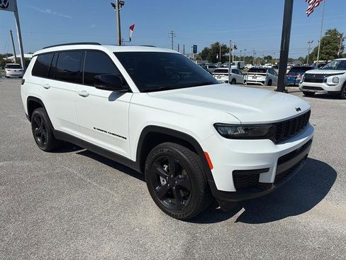 Used 2024 Jeep Grand Cherokee L Altitude image 8