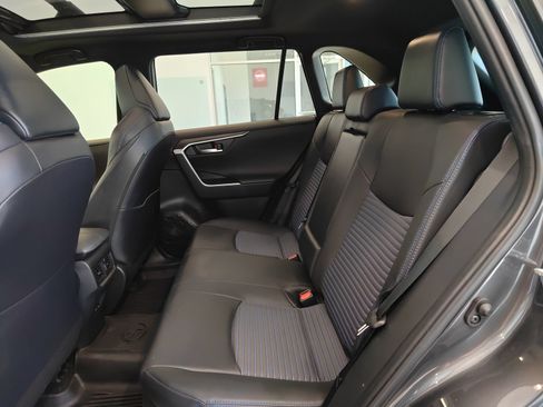 Used 2022 Toyota RAV4 XSE AWD/4WD image 11