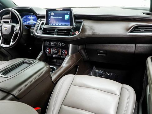 Used 2024 Chevrolet Suburban LT RWD image 17