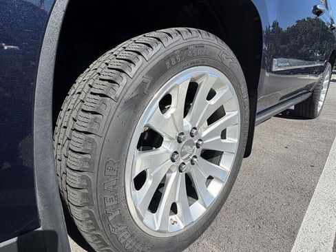 Used 2018 Cadillac Escalade Platinum AWD/4WD image 3