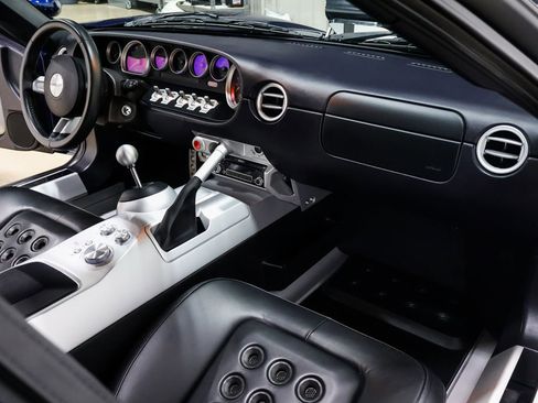 Used 2006 Ford GT RWD image 40