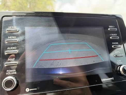 Used 2021 Toyota Camry SE FWD image 13
