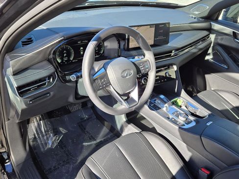 Certified 2025 INFINITI QX60 Luxe w/ Black Edition image 5