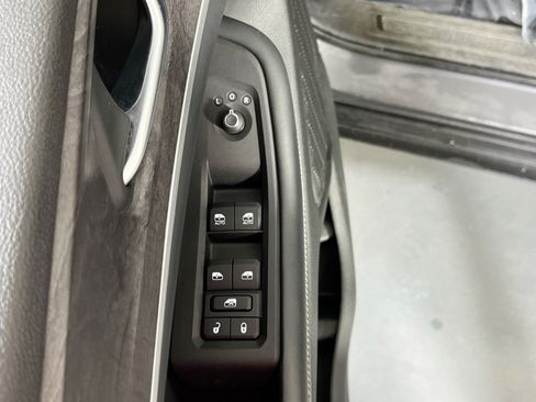 Used 2023 Jeep Grand Cherokee Limited w/ Trailer Tow Prep Group (B) AWD/4WD image 18