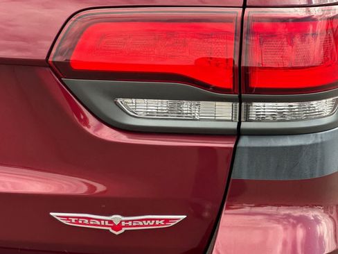 Used 2018 Jeep Grand Cherokee Trailhawk AWD/4WD image 33