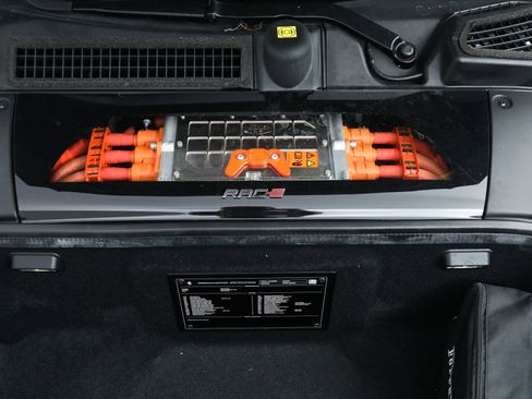 Used 2024 Ferrari SF90 Spider image 38