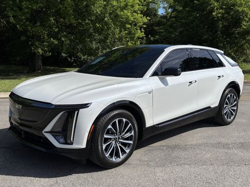 Used 2024 Cadillac Lyriq Sport RWD image 2